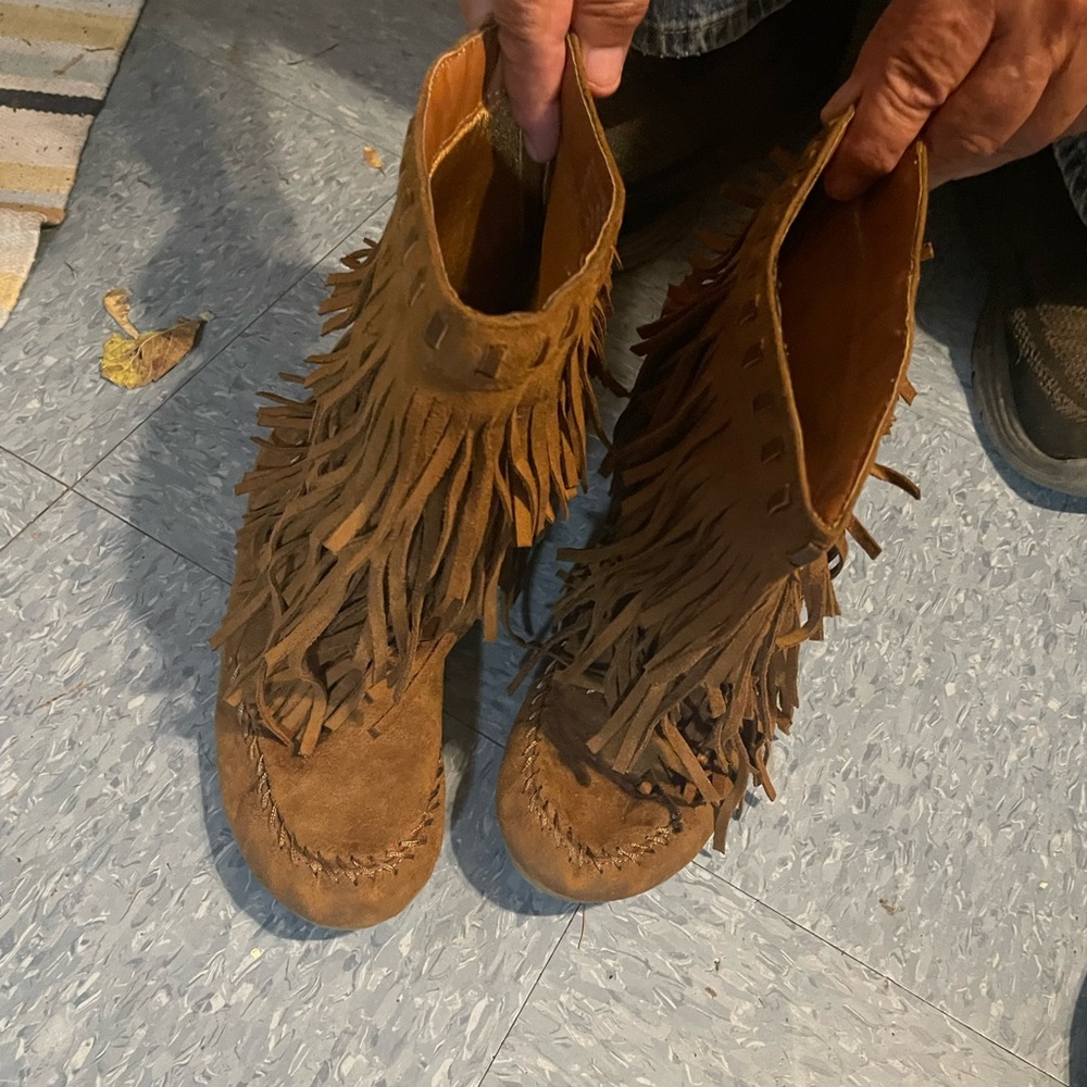 Brown Fringe Moccasin Boots. True Craft band size 5 ankle